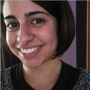 Laurenda in chimica impartisce lezioni di chimica a studenti delle scuole medie, superiori e studenti universitari